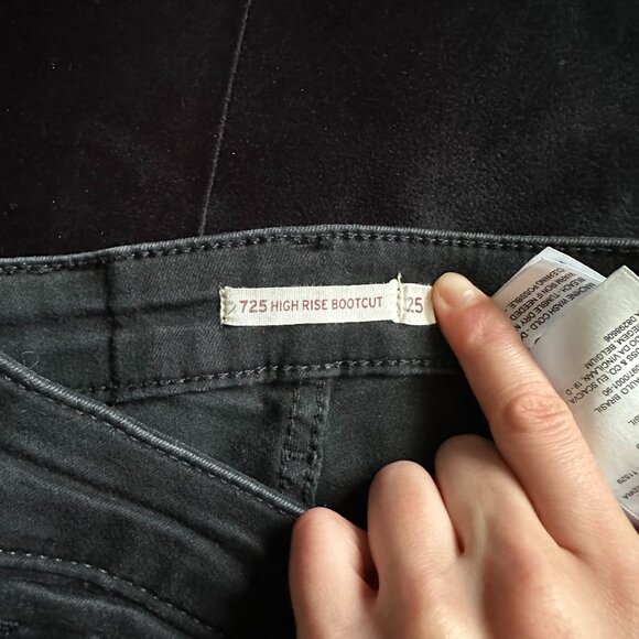 Levi's High Right Boot Cut Jeans - Picture 3 of 3